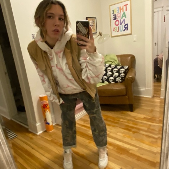 Meet your Posher, Hannah - Picture 4 of 5